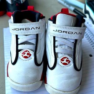 Jordan boys 7C sneakers. Preowned good condition.